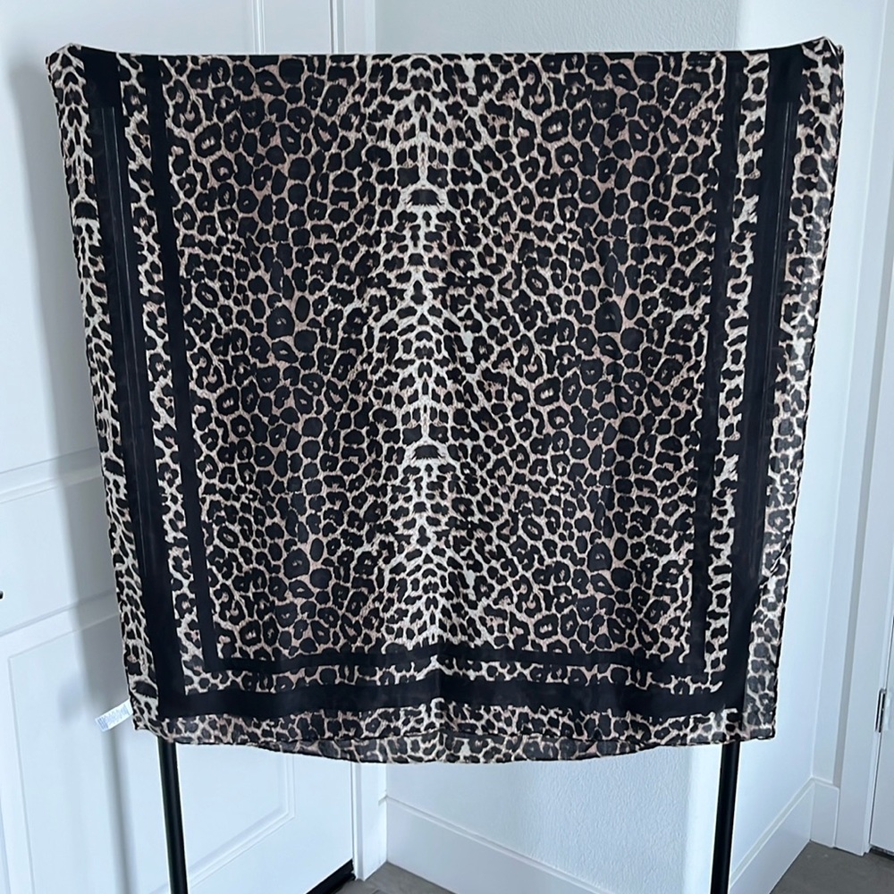 Large Leppard Scarf